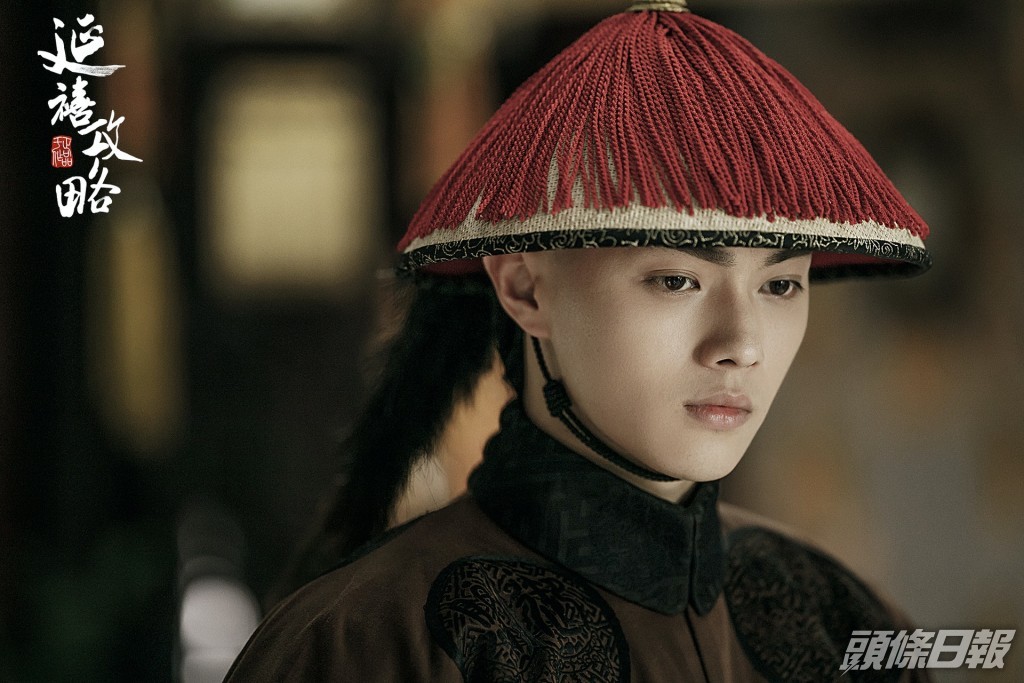 內地27歲男星許凱因為《延禧攻略》躍升流量演員，早前被狗仔揭出與同門小師妹趙晴浪漫約會，怎料隨住新戀情，卻驚爆他以往的情史，兼愛在「社內選妃」及「睡粉絲」，有指他「睡粉絲」時不付開房錢，要由女方埋單，惹起爭議。